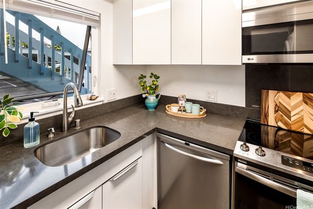 355 Aoloa Street N-102, Kailua, HI 96734