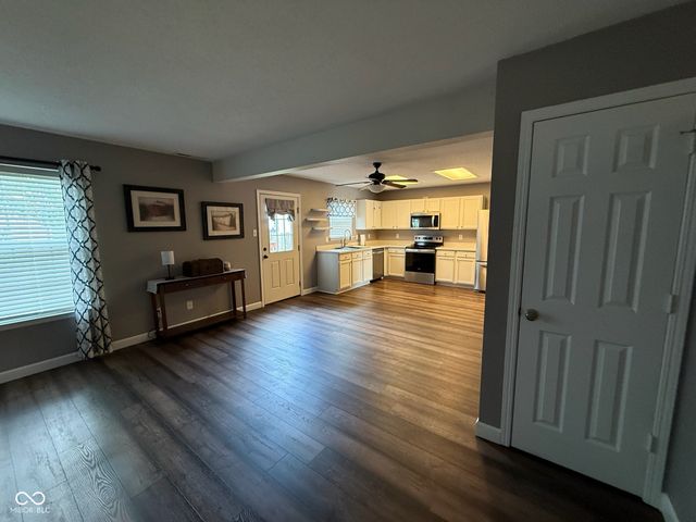10022 Sapphire Berry Lane, Fishers, IN 46038