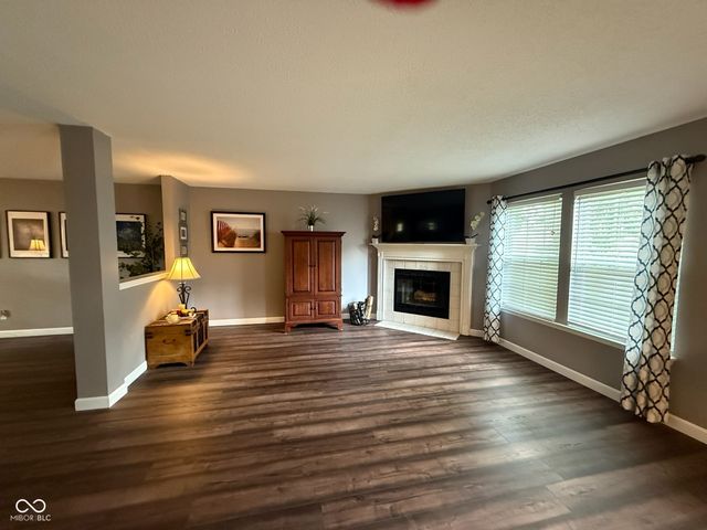 10022 Sapphire Berry Lane, Fishers, IN 46038