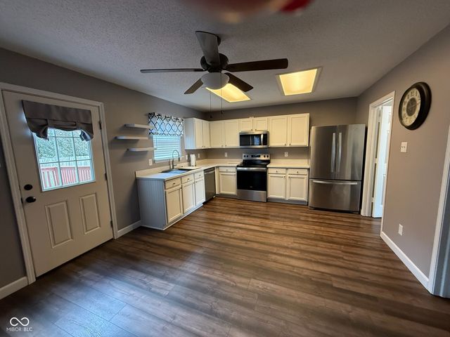 10022 Sapphire Berry Lane, Fishers, IN 46038
