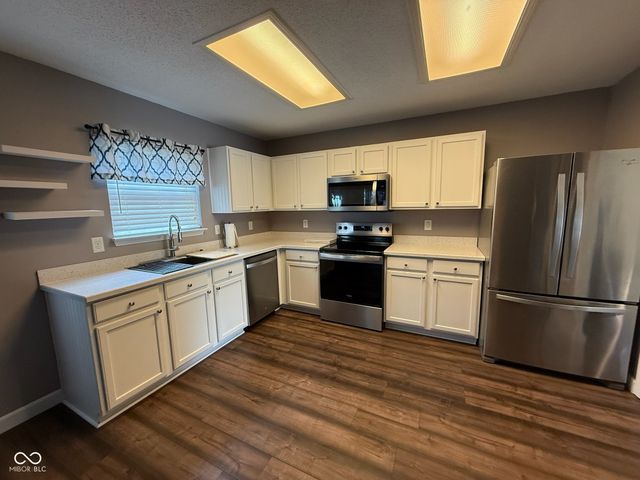 10022 Sapphire Berry Lane, Fishers, IN 46038