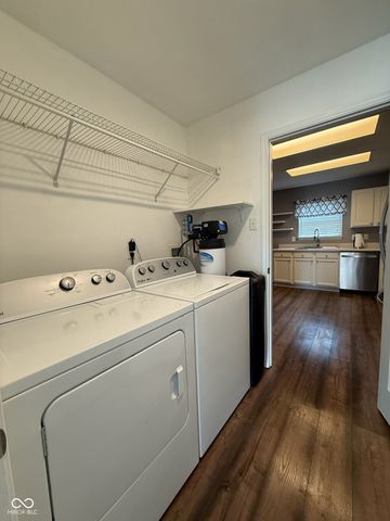 10022 Sapphire Berry Lane, Fishers, IN 46038