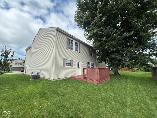 10022 Sapphire Berry Lane, Fishers, IN 46038