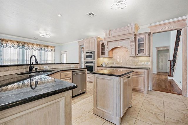 4551 Highland Lake Drive, Norman, OK 73026