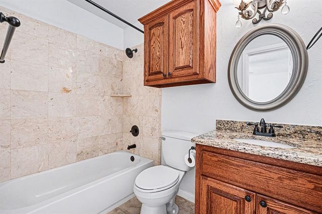 4551 Highland Lake Drive, Norman, OK 73026