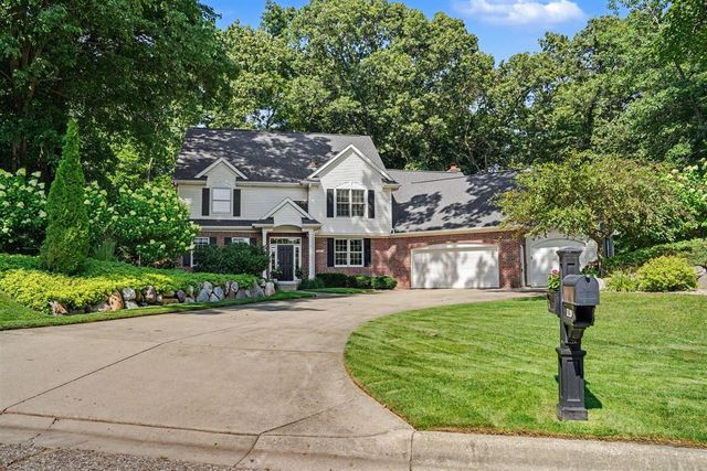 1720 Breezy Point Lane, Kalamazoo, MI 49009