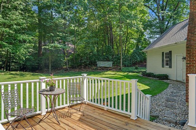 1720 Breezy Point Lane, Kalamazoo, MI 49009