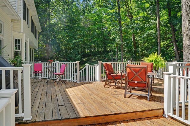 1720 Breezy Point Lane, Kalamazoo, MI 49009