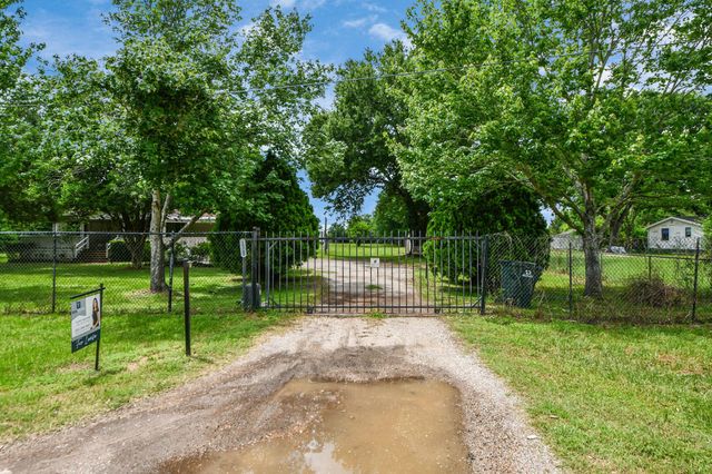 18303 James Road, Hockley, TX 77447