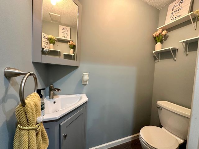 9039 Golden Pond Lane N, Monticello, MN 55362