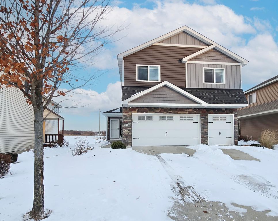 9039 Golden Pond Lane N, Monticello, MN 55362