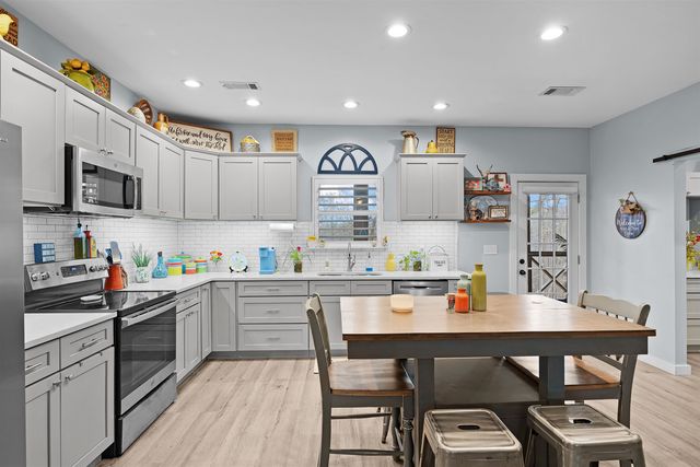 860 FAIRWAY LN, Counce, TN 38326