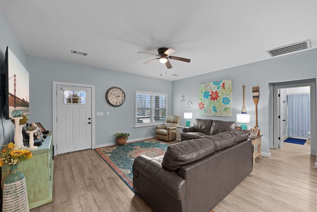 860 FAIRWAY LN, Counce, TN 38326