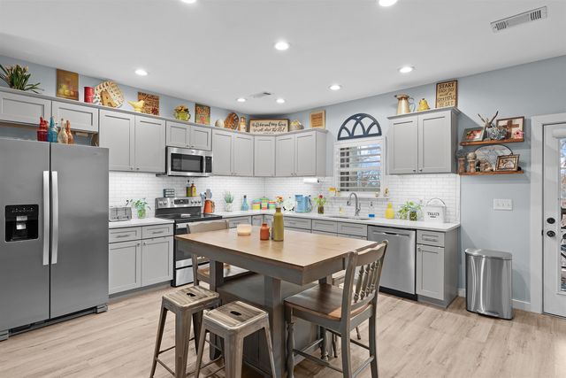 860 FAIRWAY LN, Counce, TN 38326