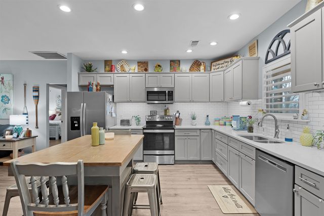 860 FAIRWAY LN, Counce, TN 38326