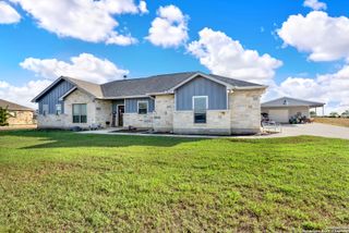180 Gentle Breeze, Floresville, TX 78114