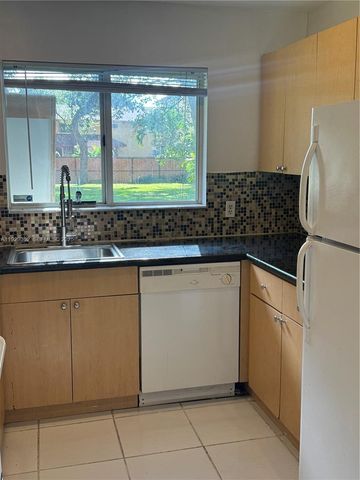 2522 NE 184th Ter ., North Miami Beach, FL 33160