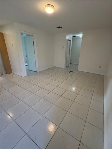 2522 NE 184th Ter ., North Miami Beach, FL 33160