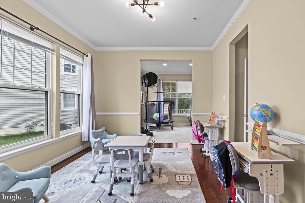 Image 11 of property listing at 11642 LAS COLINAS CT, Waldorf, MD 20602