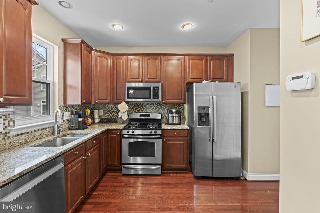 Image 15 of property listing at 11642 LAS COLINAS CT, Waldorf, MD 20602