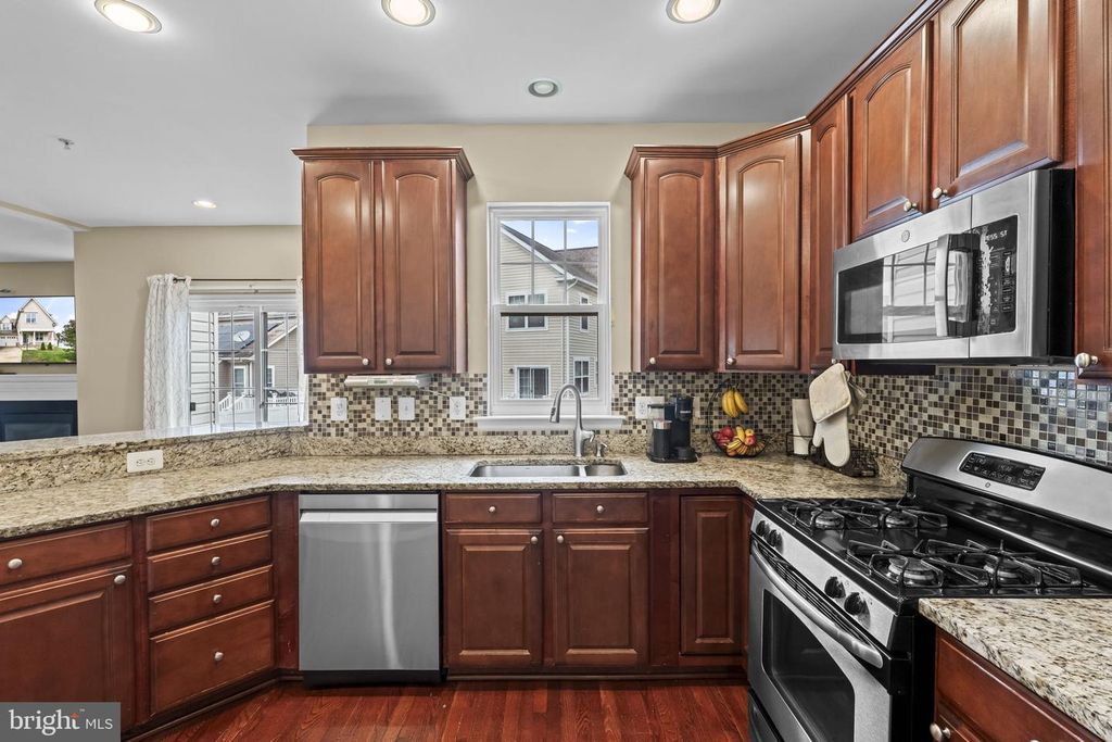 Image 16 of property listing at 11642 LAS COLINAS CT, Waldorf, MD 20602