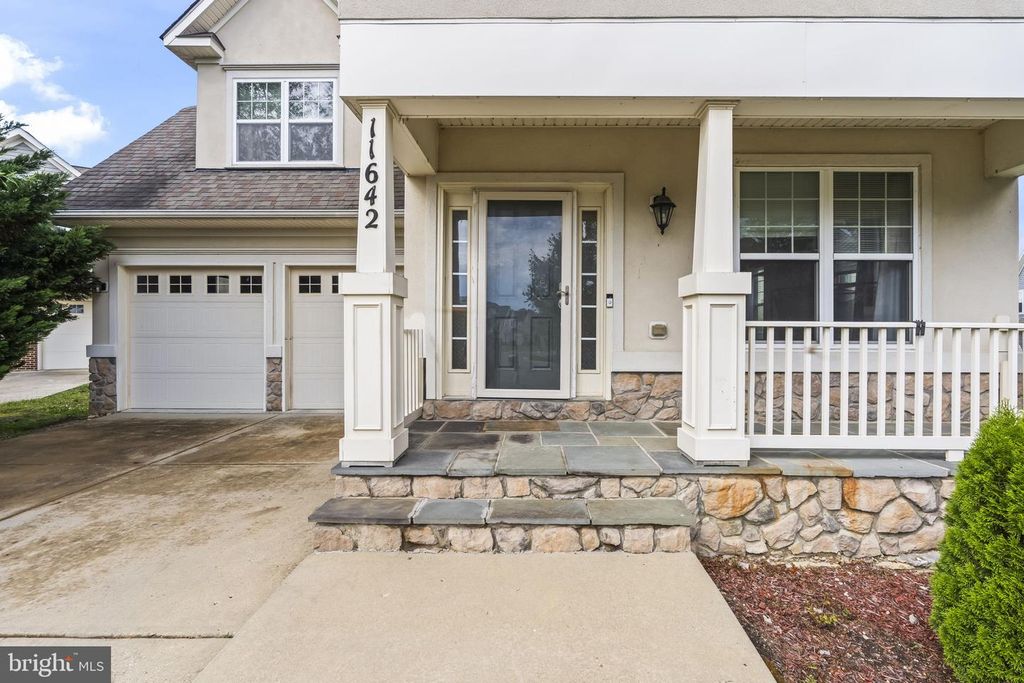 Image 2 of property listing at 11642 LAS COLINAS CT, Waldorf, MD 20602