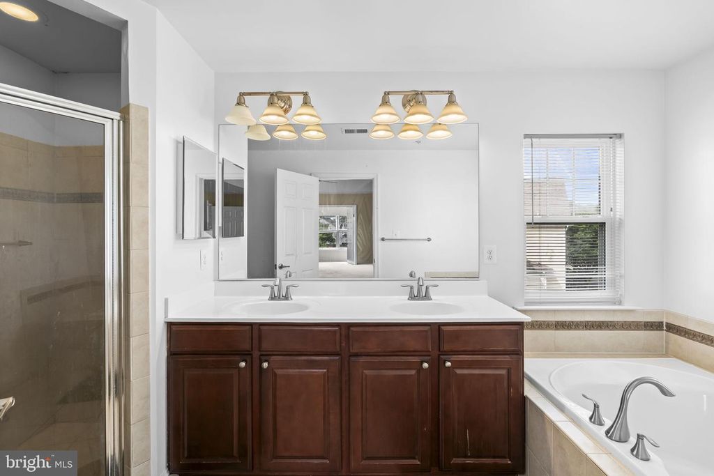 Image 37 of property listing at 11642 LAS COLINAS CT, Waldorf, MD 20602