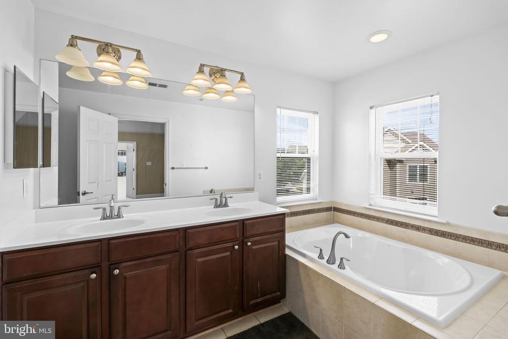 Image 38 of property listing at 11642 LAS COLINAS CT, Waldorf, MD 20602