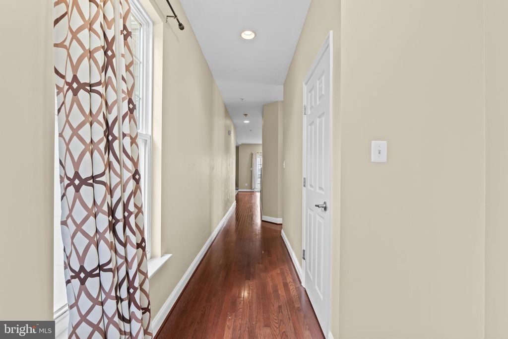 Image 5 of property listing at 11642 LAS COLINAS CT, Waldorf, MD 20602