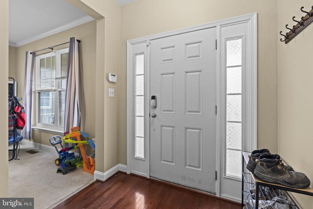 Image 6 of property listing at 11642 LAS COLINAS CT, Waldorf, MD 20602