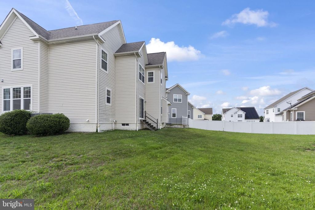 Image 62 of property listing at 11642 LAS COLINAS CT, Waldorf, MD 20602
