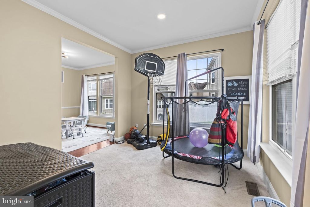 Image 7 of property listing at 11642 LAS COLINAS CT, Waldorf, MD 20602