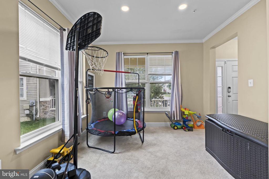 Image 8 of property listing at 11642 LAS COLINAS CT, Waldorf, MD 20602