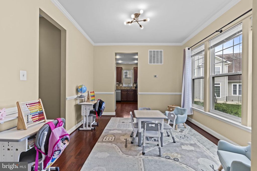 Image 9 of property listing at 11642 LAS COLINAS CT, Waldorf, MD 20602
