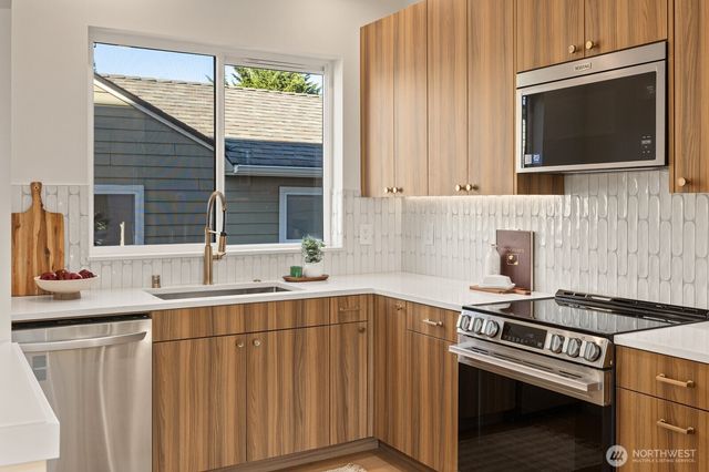 3314 W Dravus Street, Seattle, WA 98199