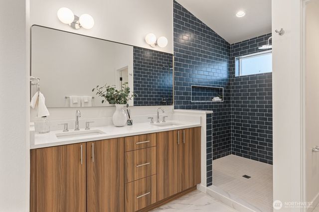 3314 W Dravus Street, Seattle, WA 98199