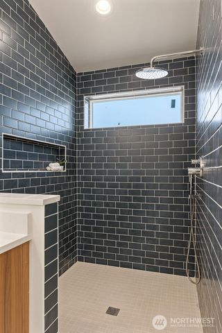3314 W Dravus Street, Seattle, WA 98199