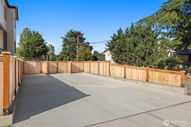 3314 W Dravus Street, Seattle, WA 98199