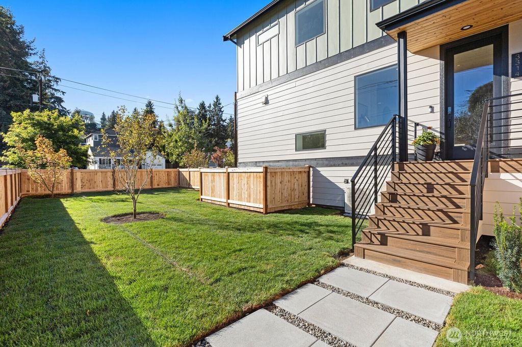 3314 W Dravus Street, Seattle, WA 98199