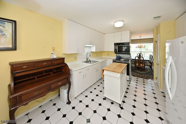 354 Stiles Ct, West Orange Twp., NJ 07052