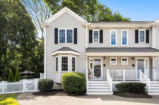 3 Kasey Ln 3, Rockland, MA 02370