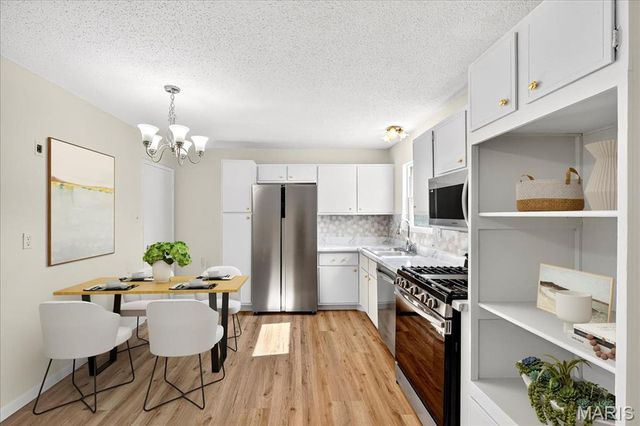 6360 Silver Fox Drive, Florissant, MO 63034