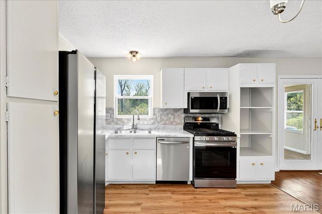 6360 Silver Fox Drive, Florissant, MO 63034