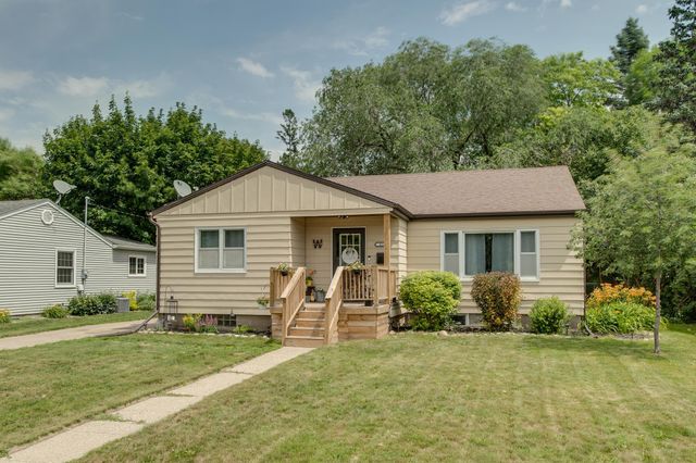 424 15th Street S, Moorhead, MN 56560