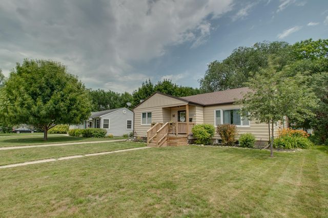 424 15th Street S, Moorhead, MN 56560