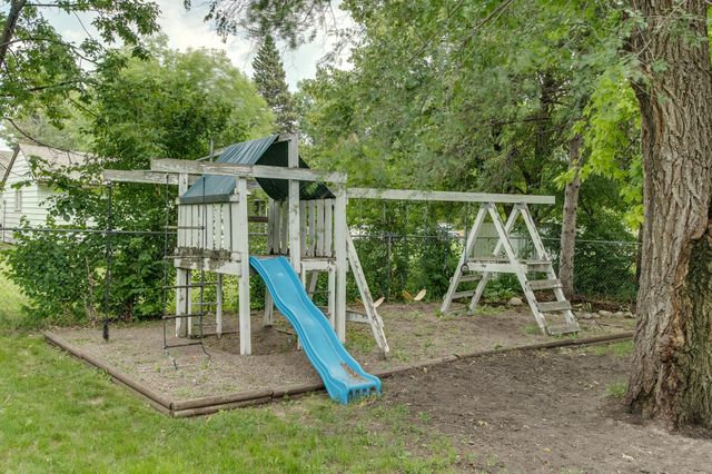 424 15th Street S, Moorhead, MN 56560