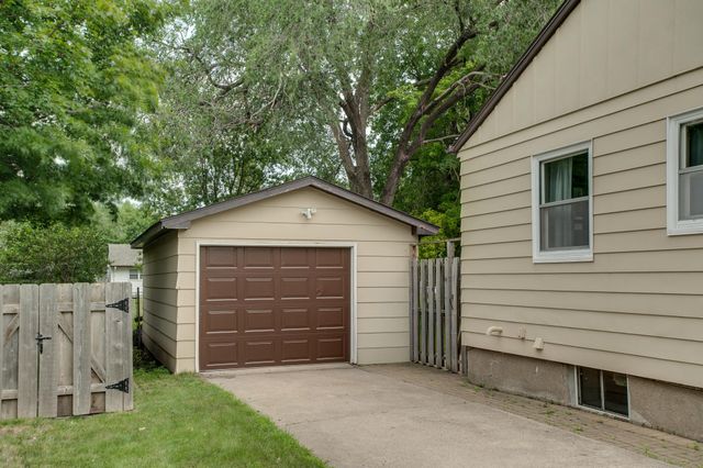 424 15th Street S, Moorhead, MN 56560