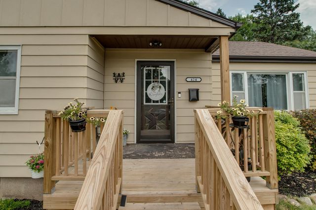 424 15th Street S, Moorhead, MN 56560