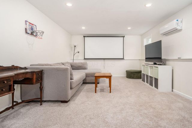 258 Sinsbury Drive N, Worthington, OH 43085