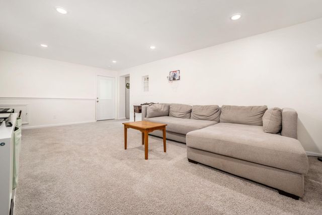 258 Sinsbury Drive N, Worthington, OH 43085